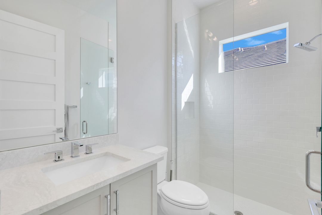 8825 Yucatan Ct, Naples, FL 34112