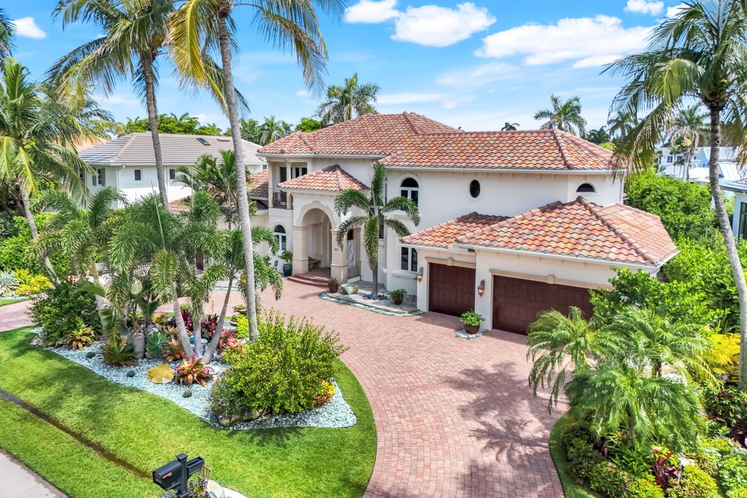 491 Wedge Dr, Naples, FL 34103
