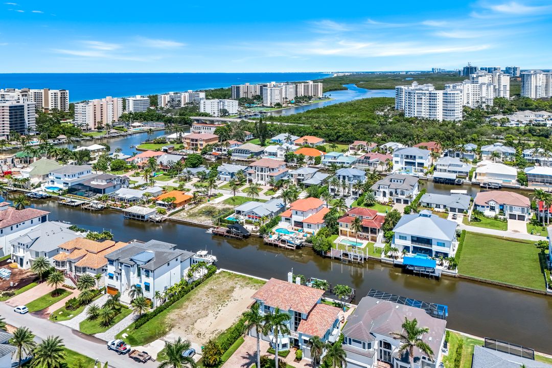 273 Egret Ave, Naples, FL 34108