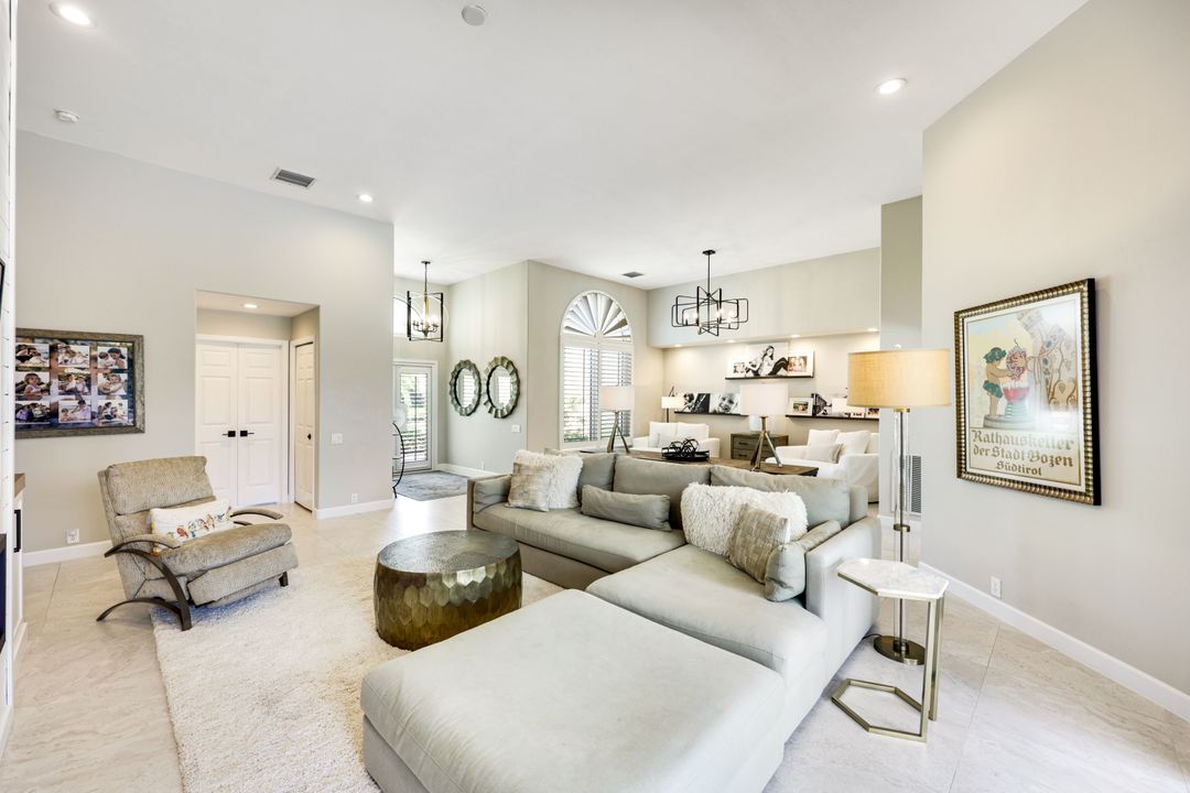 7998 Beaumont Ct, Naples, FL 34109
