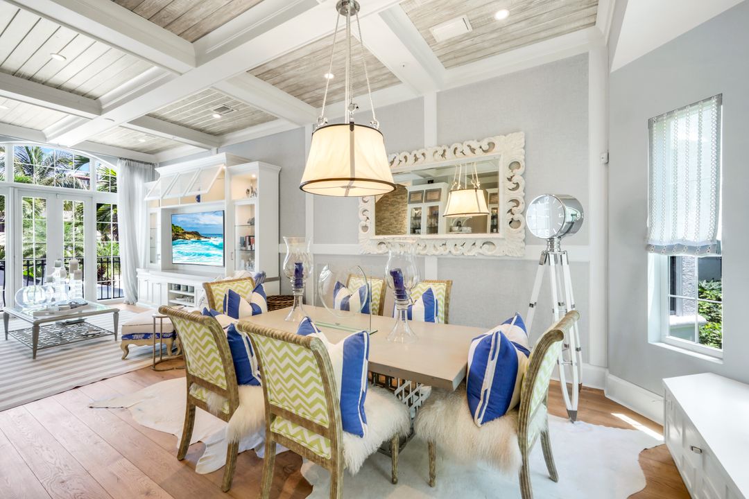 510 2nd St S, Naples, FL 34102