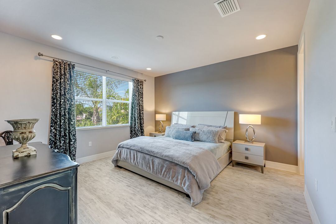 6582 Monterey Point, Naples, FL 34105