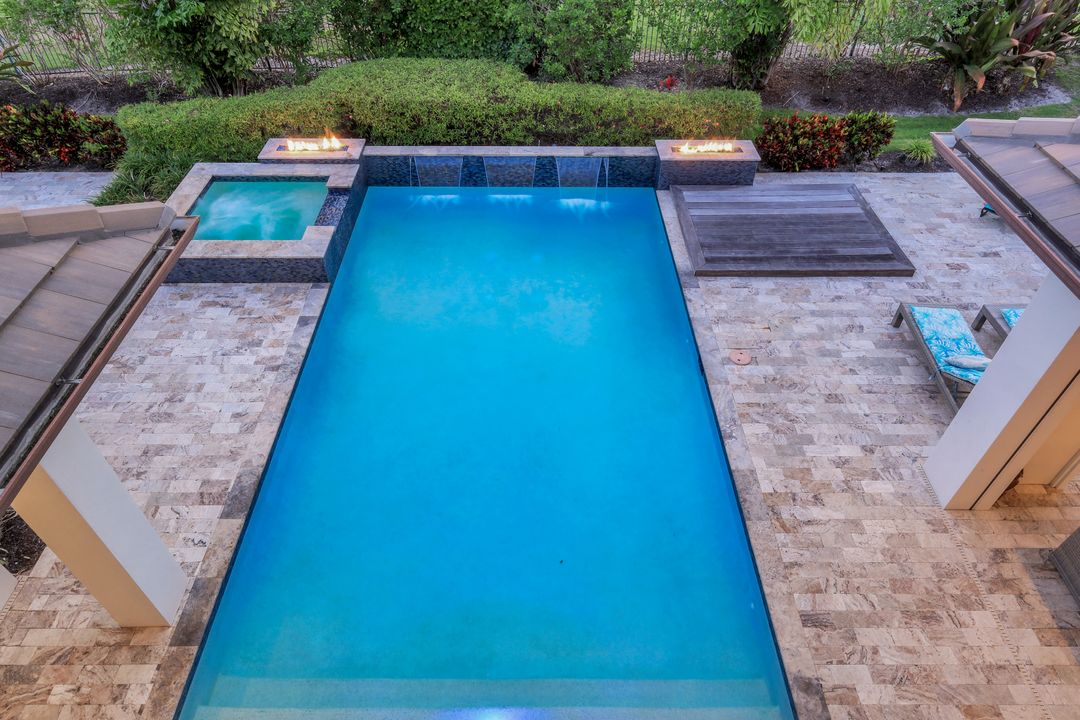 875 Wedge Dr, Naples, FL 34103