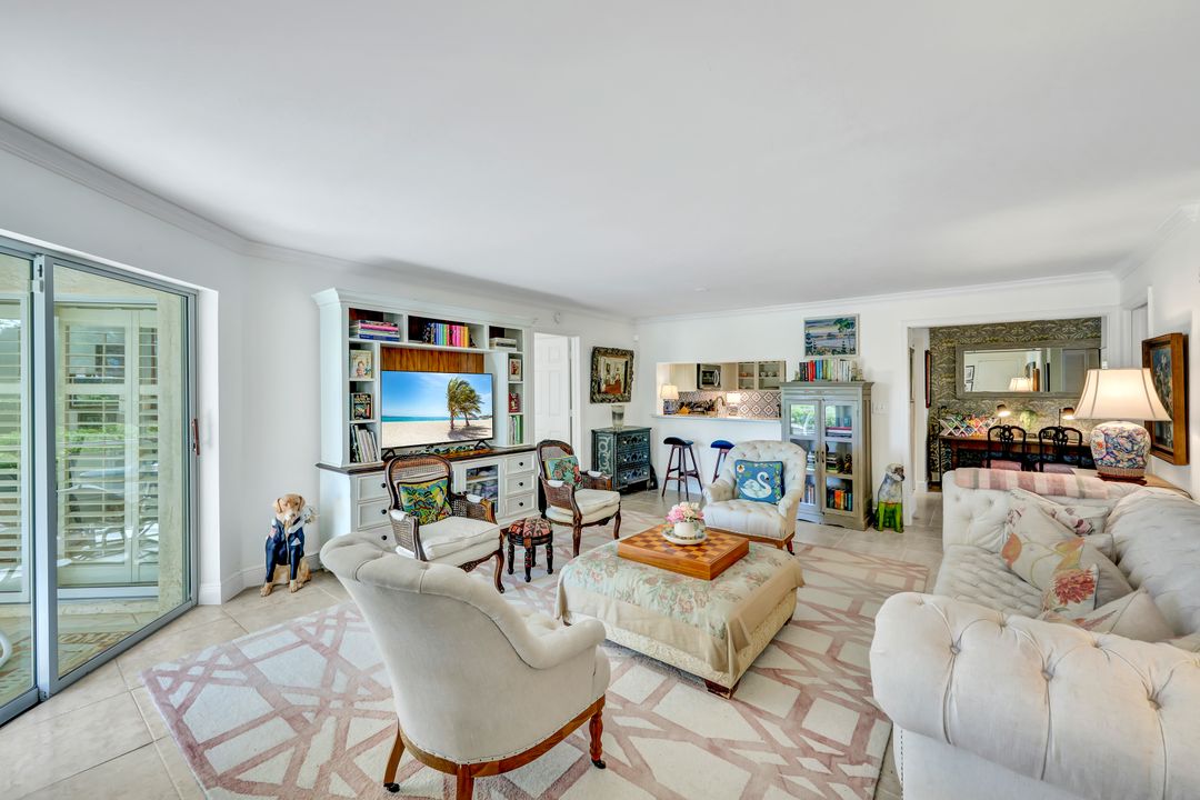 5637 Turtle Bay Dr #17, Naples, FL 34108