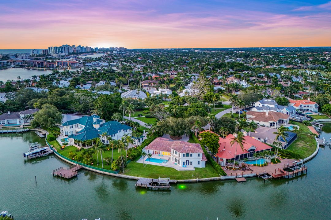 350 Bowline Bend, Naples, FL 34103
