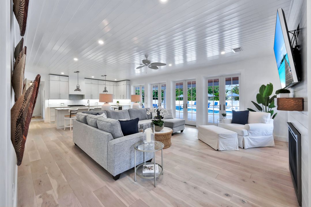 535 93rd Ave N, Naples, FL 34108