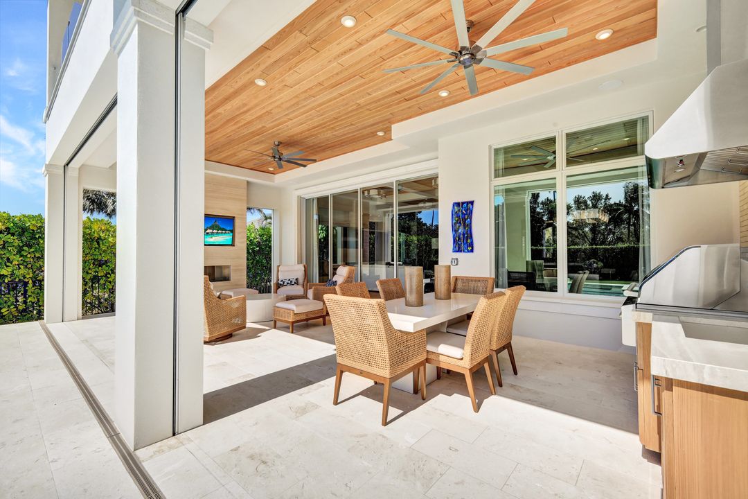 6892 Leeward Wy, Naples, FL 34109