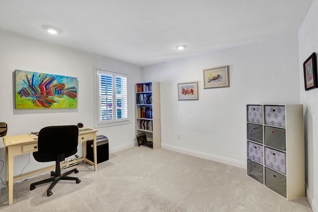 735 Old Trail Dr, Naples, FL 34103