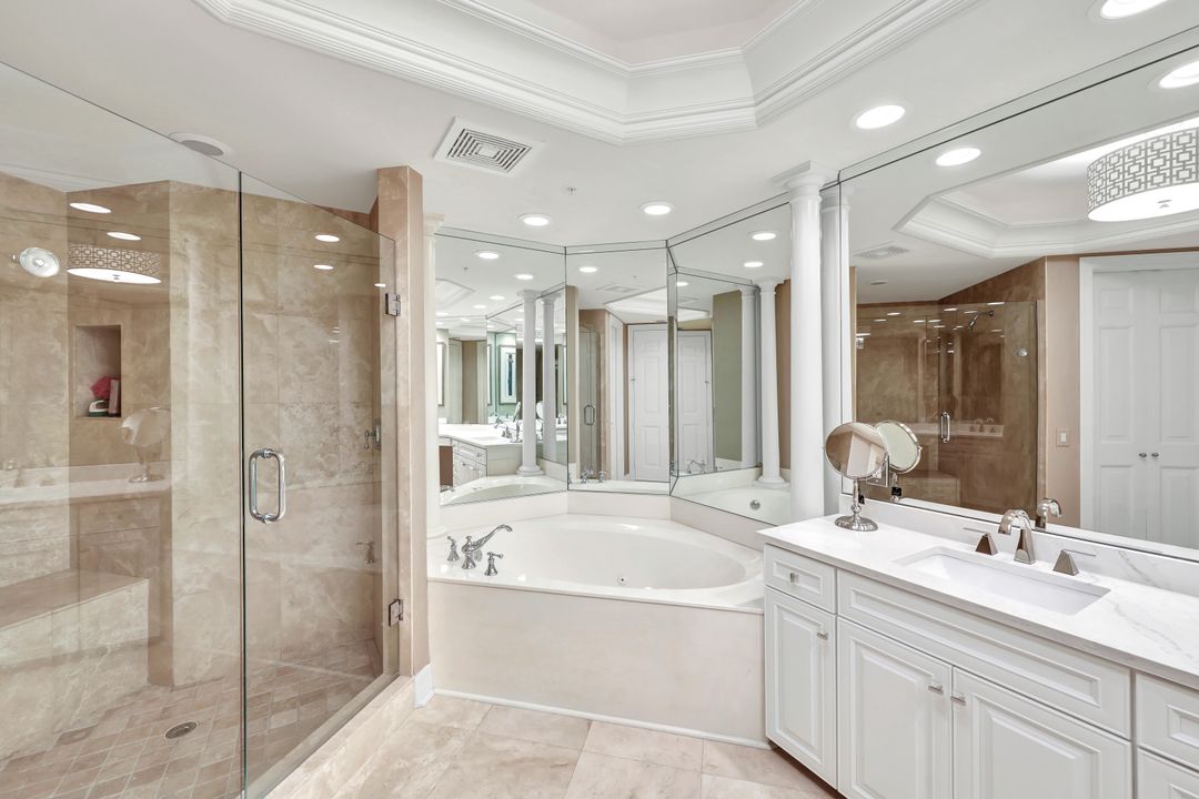 295 Grande Way #1403, Naples, FL 34110