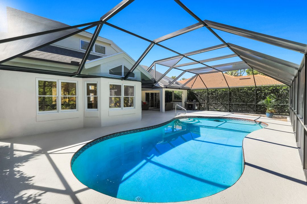 547 Cormorant Cove, Naples, FL 34113