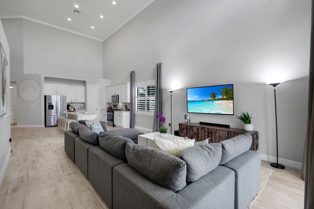 7209 Wilton Dr N, Naples, FL 34109