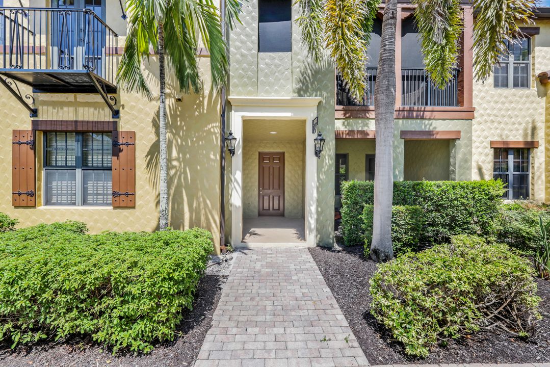 9082 Albion Ln S #6702, Naples, FL 34113