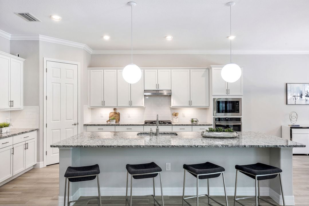 2130 Antigua Ln, Naples, FL 34120