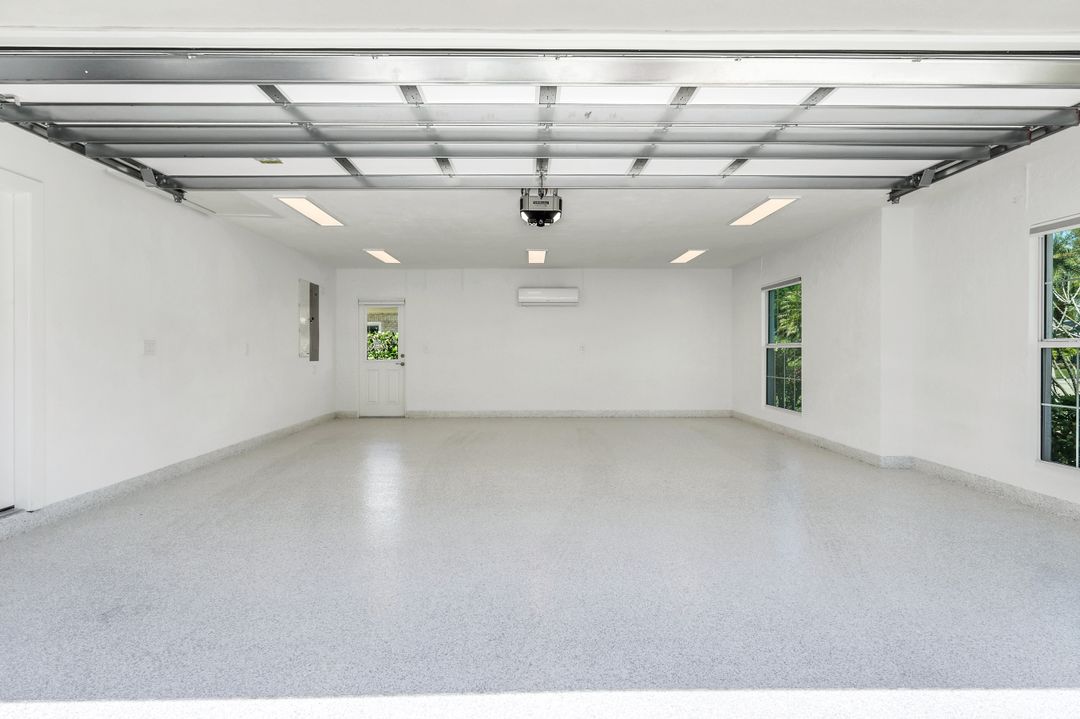 812 Tallow Tree Ct, Naples, FL 34108