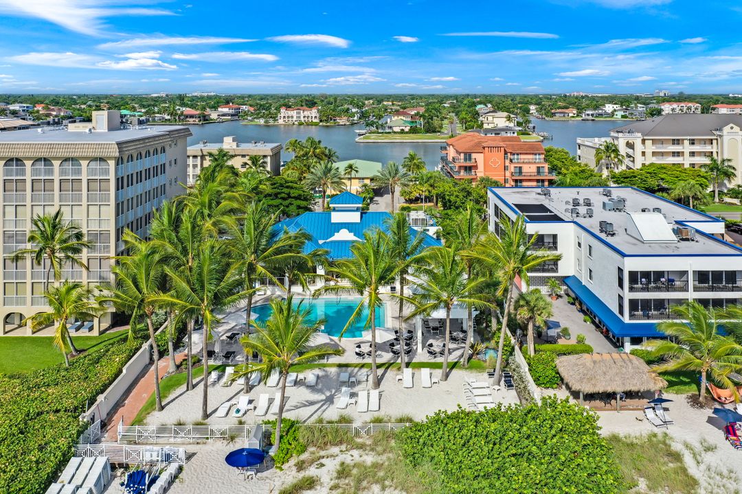 295 Grande Way #104, Naples, FL 34110