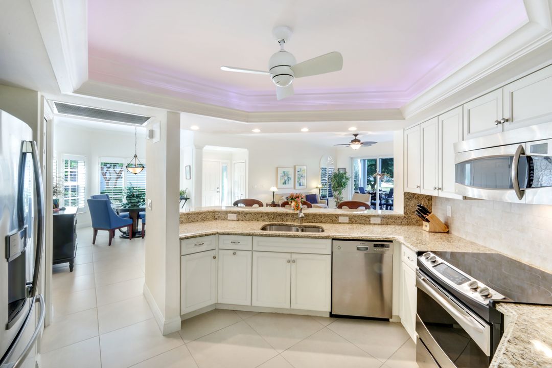 8453 Abbington Cir #811, Naples, FL 34108