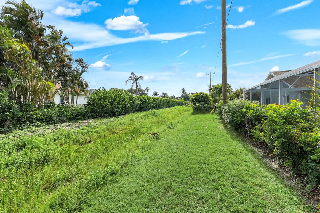 9814 Country Oaks Dr, Fort Myers, FL 33967