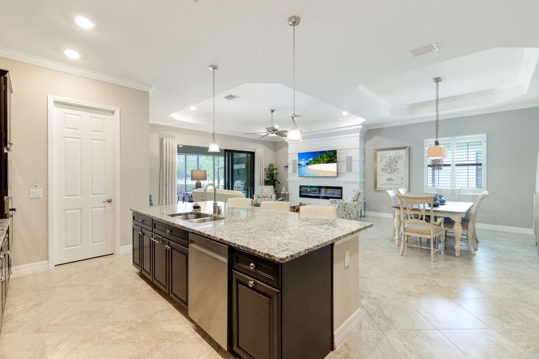 1839 Mustique St, Naples, FL 34120