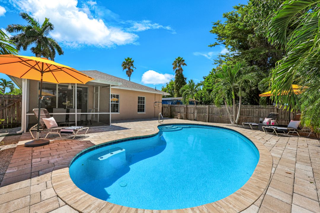 815 96th Ave N, Naples, FL 34108