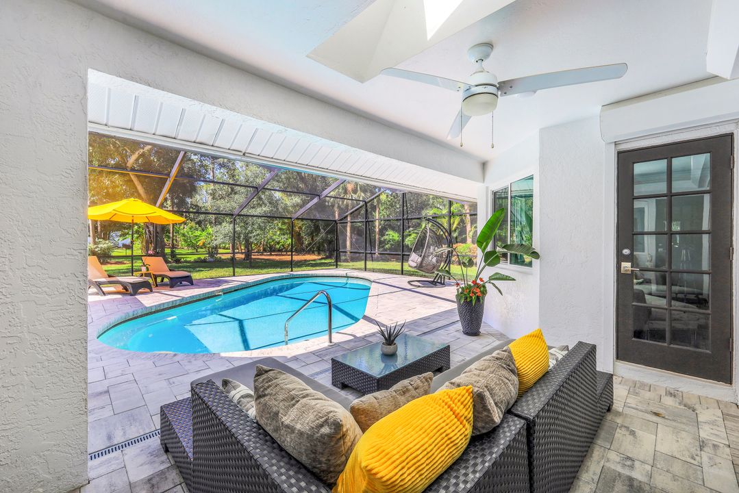 6010 Standing Oaks Ln, Naples, FL 34119