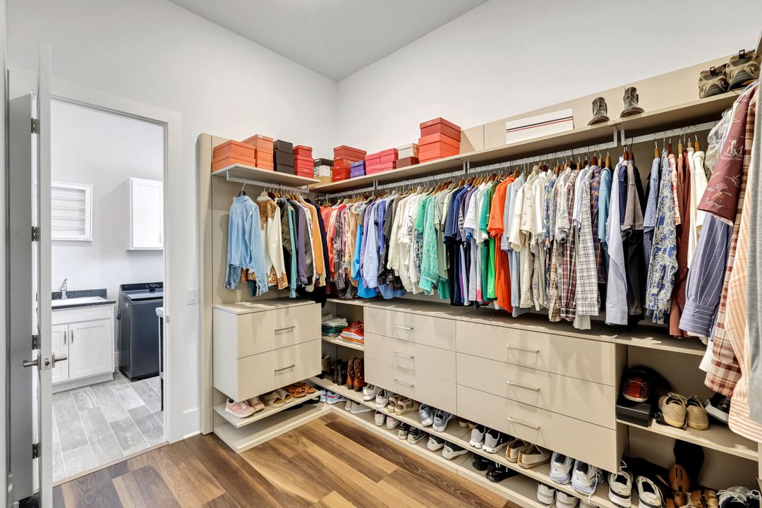 16249 Verilyn Cir, Naples, FL 34110