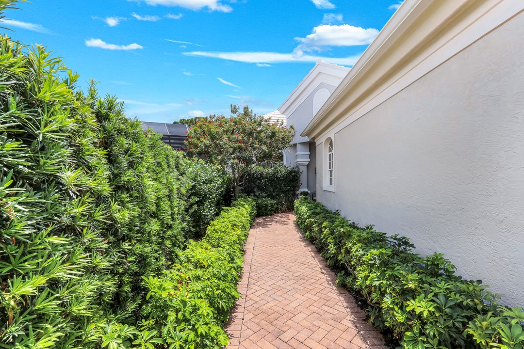 15248 Devon Green Ln, Naples, FL 34110