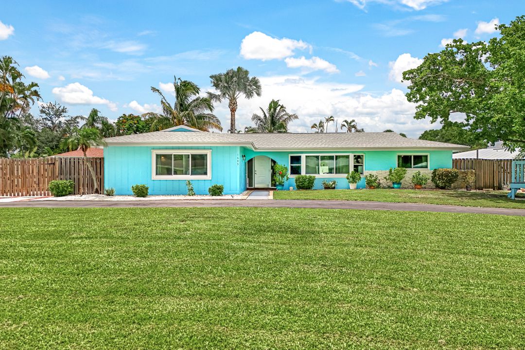 1683 S Hermitage Rd, Fort Myers, FL 33919
