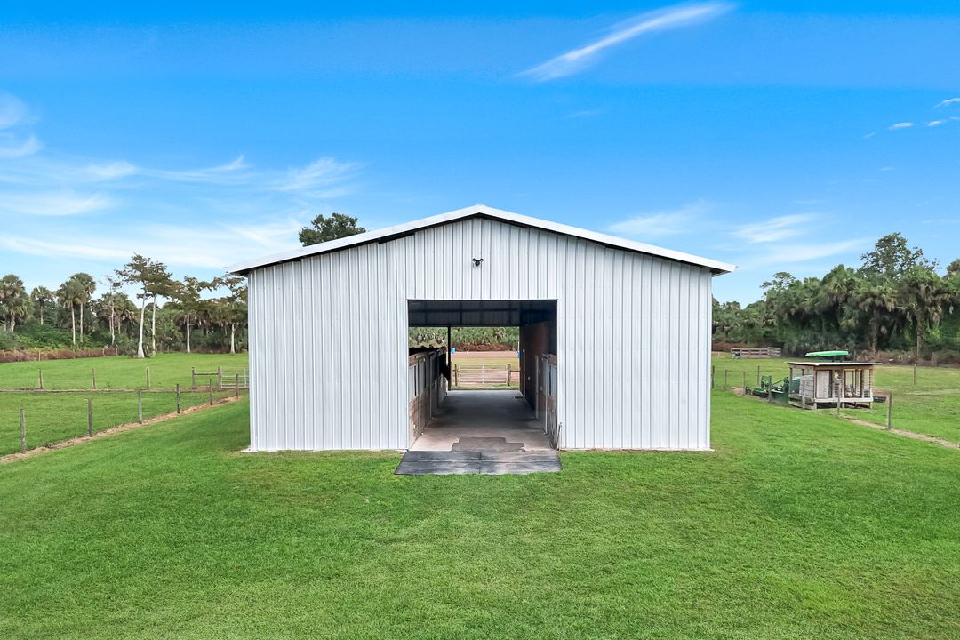 1960 Moulder Dr, Naples, FL 34120