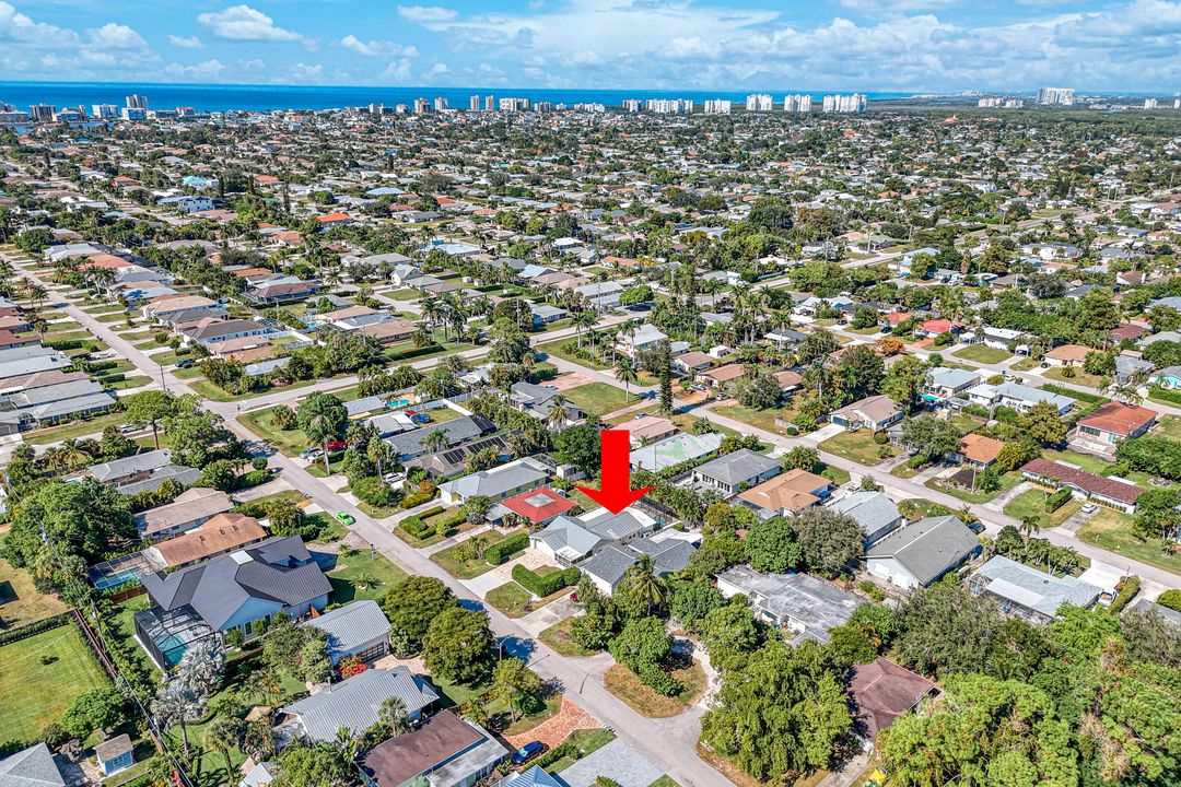 825 93rd Ave N, Naples, FL 34108