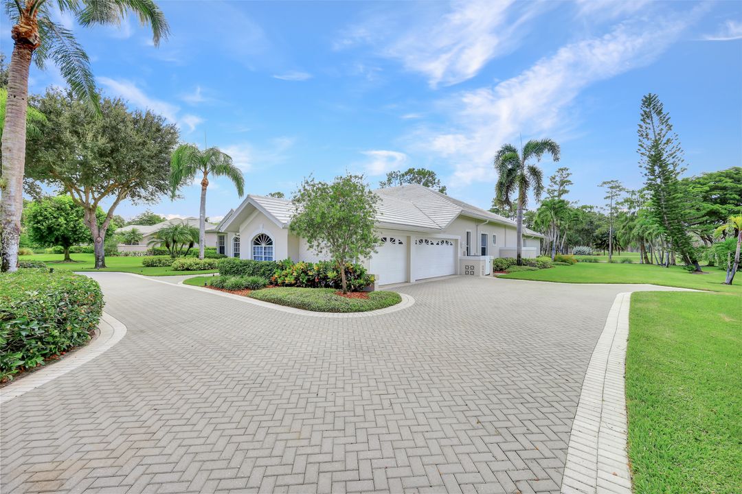 4624 Pond Apple Dr N, Naples, FL 34119