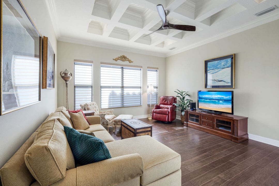 2915 Cinnamon Bay Cir, Naples, FL 34119