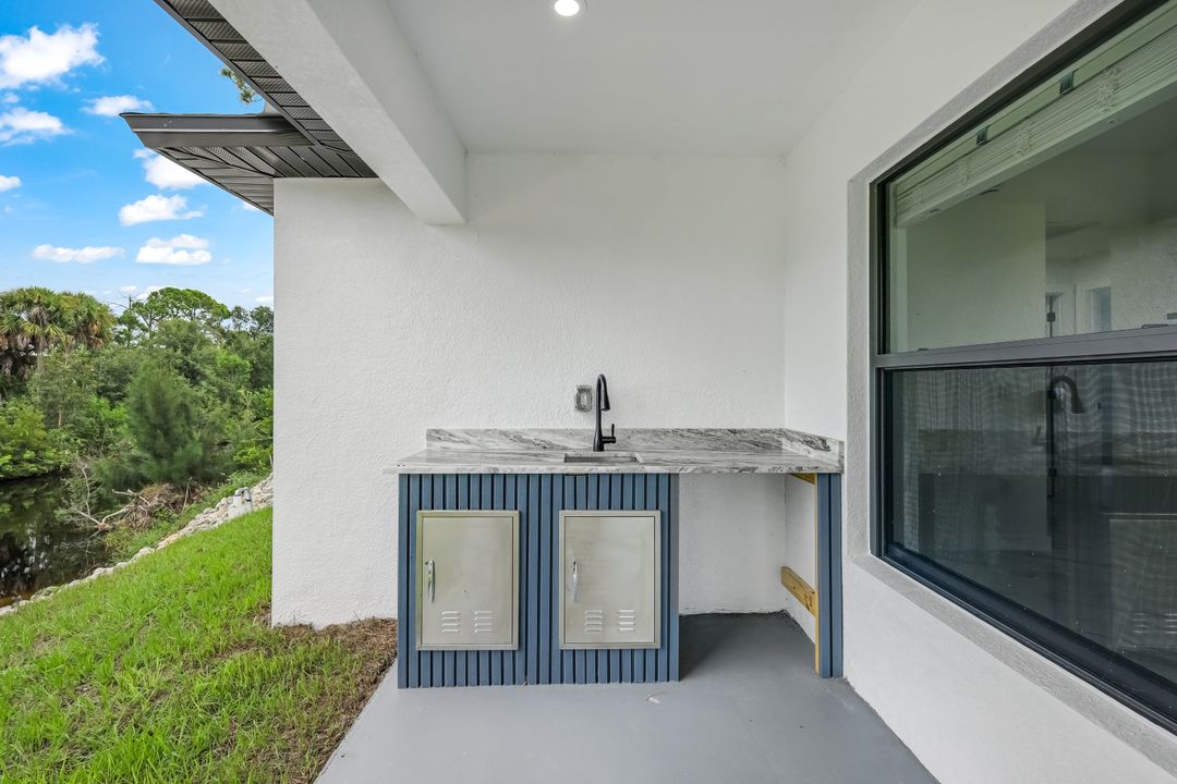 523 Wilmington Pkwy, Cape Coral, FL 33993