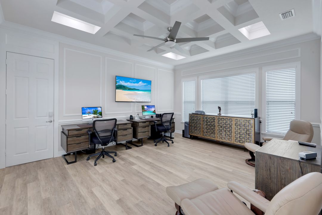 3927 Torrens Ct, Naples, FL 34119
