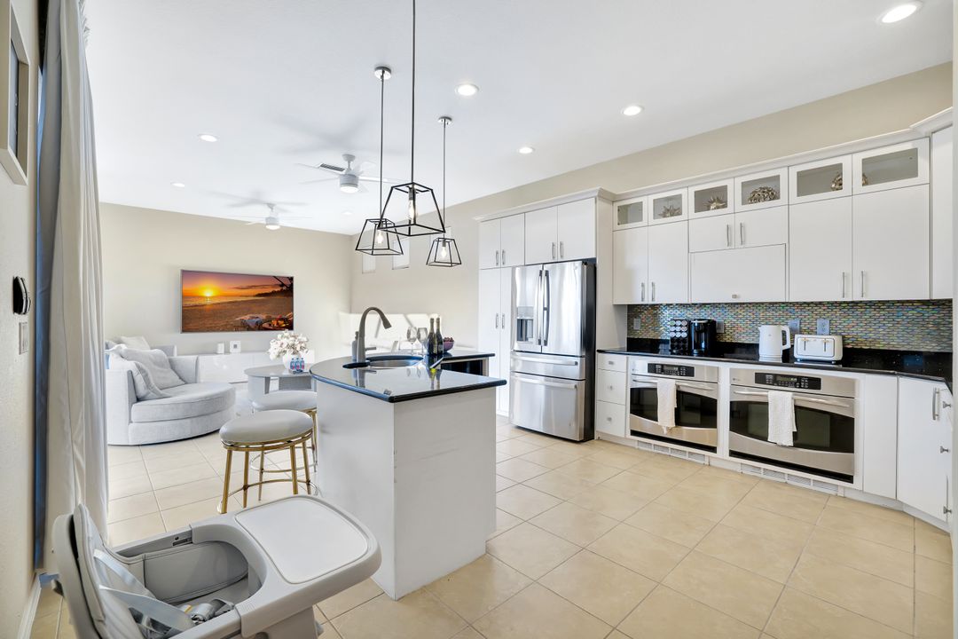 531 105th Ave N, Naples, FL 34108