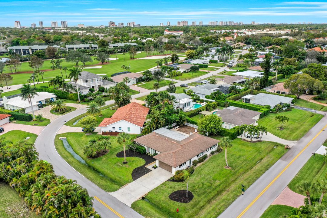 289 Burning Tree Dr, Naples, FL 34105