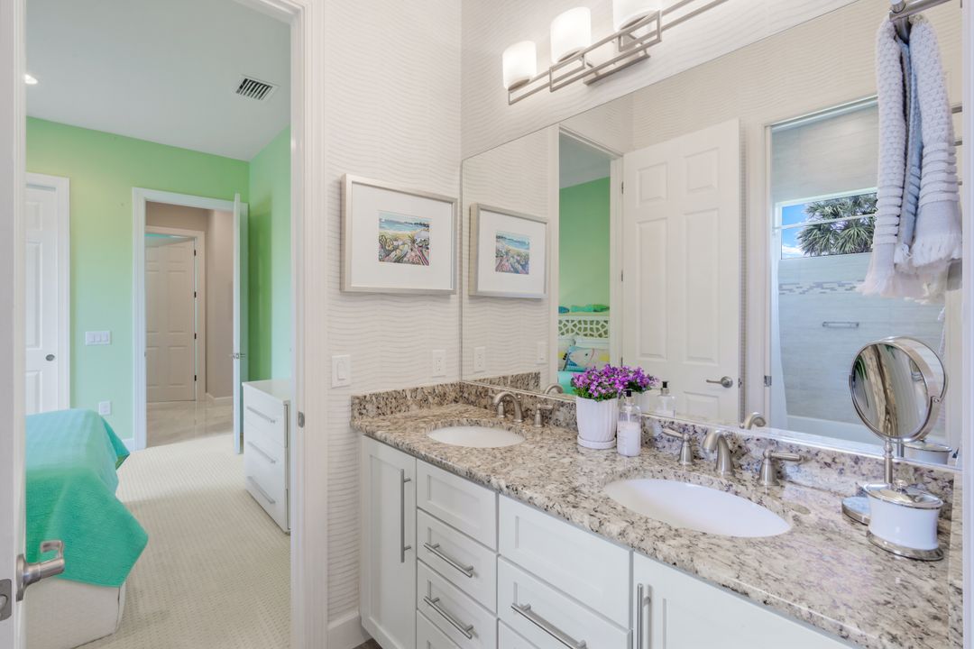 9052 Graphite Cir, Naples, FL 34120