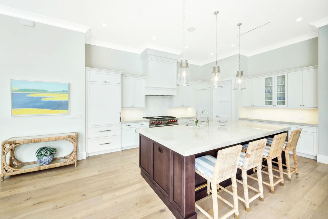 680 Wedge Dr, Naples, FL 34103