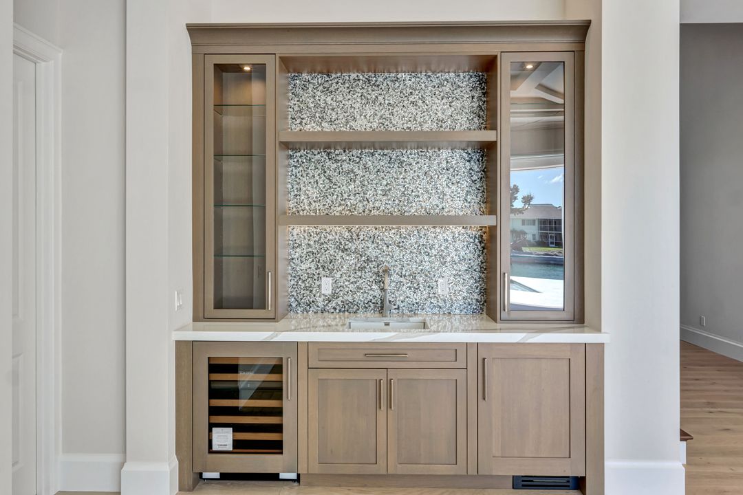 860 Banyan Ct, Marco Island, FL 34145