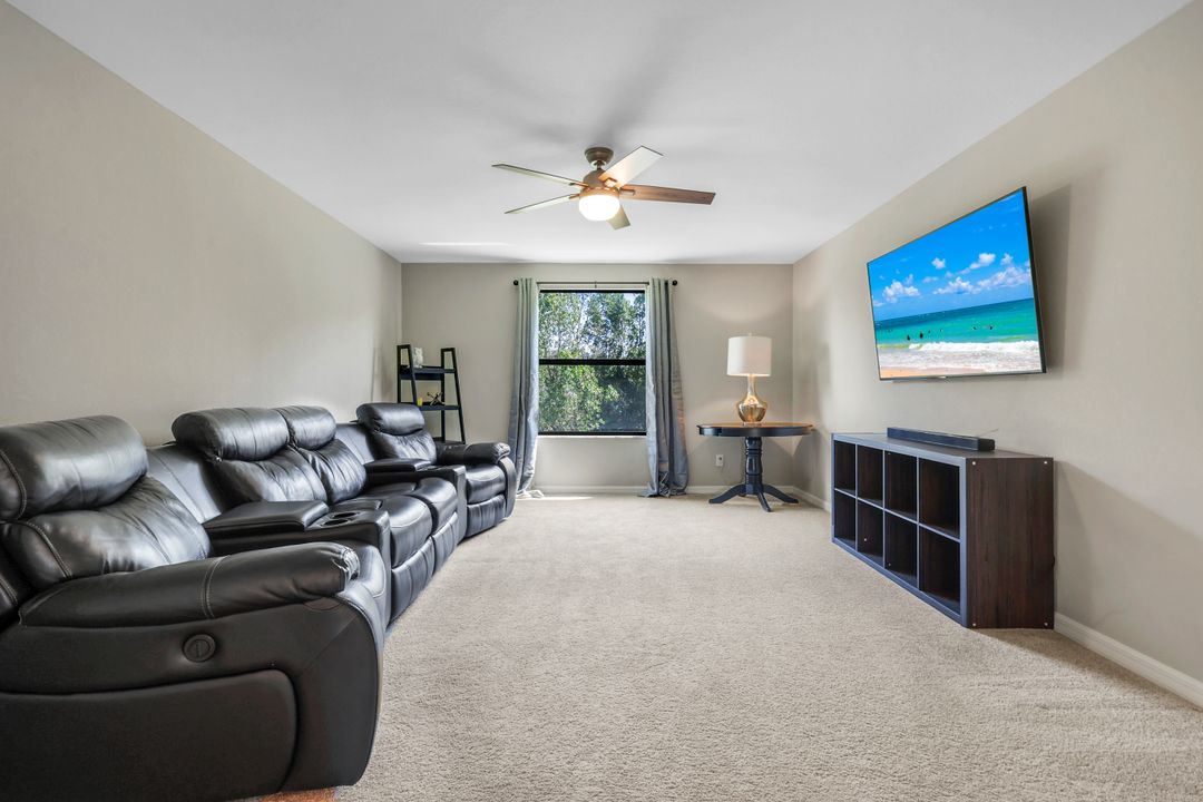 4264 Raffia Palm Cir, Naples, FL 34119