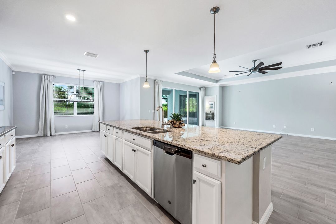 2366 Tangerine Ln, Naples, FL 34120