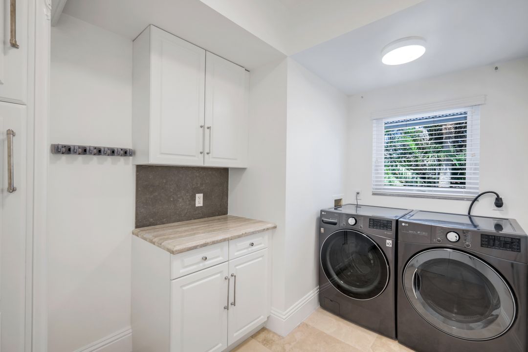 513 Lighthouse Way, Sanibel, FL 33957