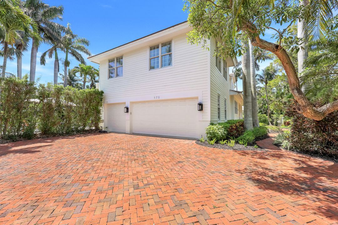 1550 Gordon Dr, Naples, FL 34102
