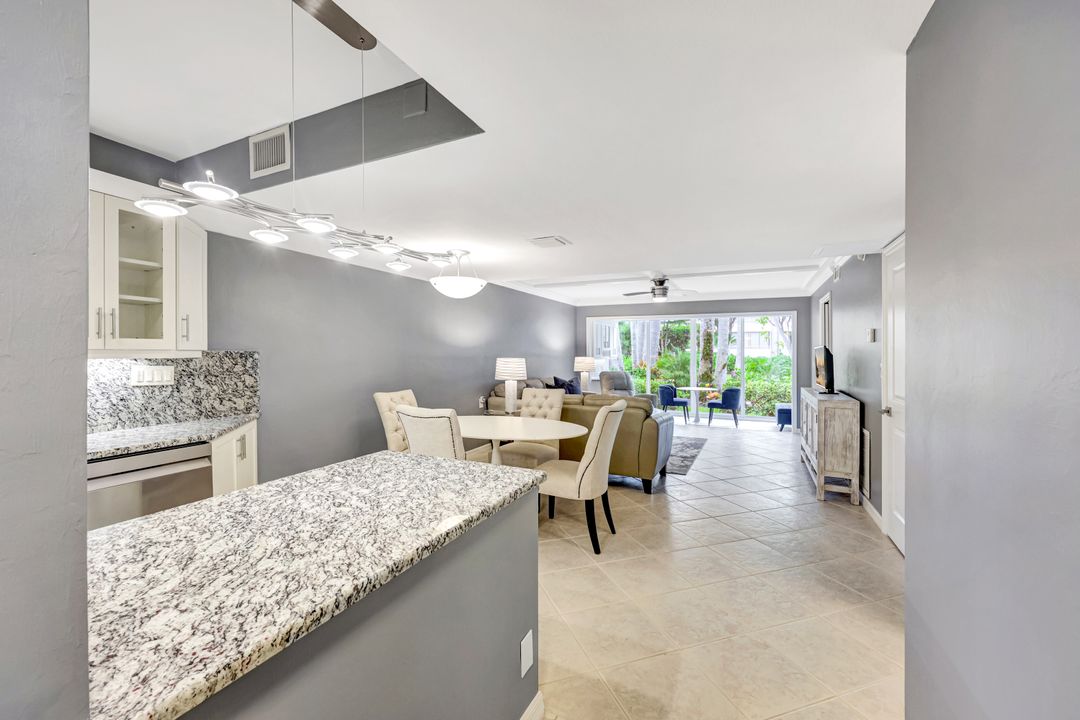 900 8th Ave S #104, Naples, FL 34102