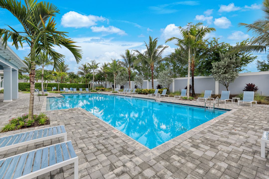 2542 Seychelles Dr #702, Naples, FL 34112