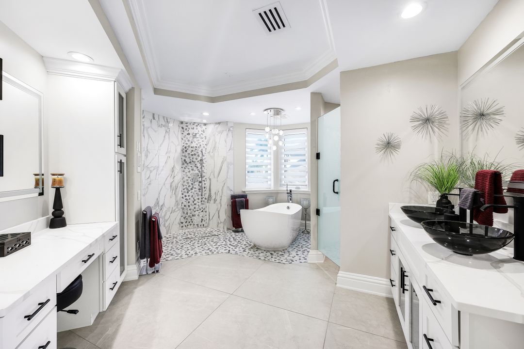 1518 Hermitage Ln, Cape Coral, FL 33914