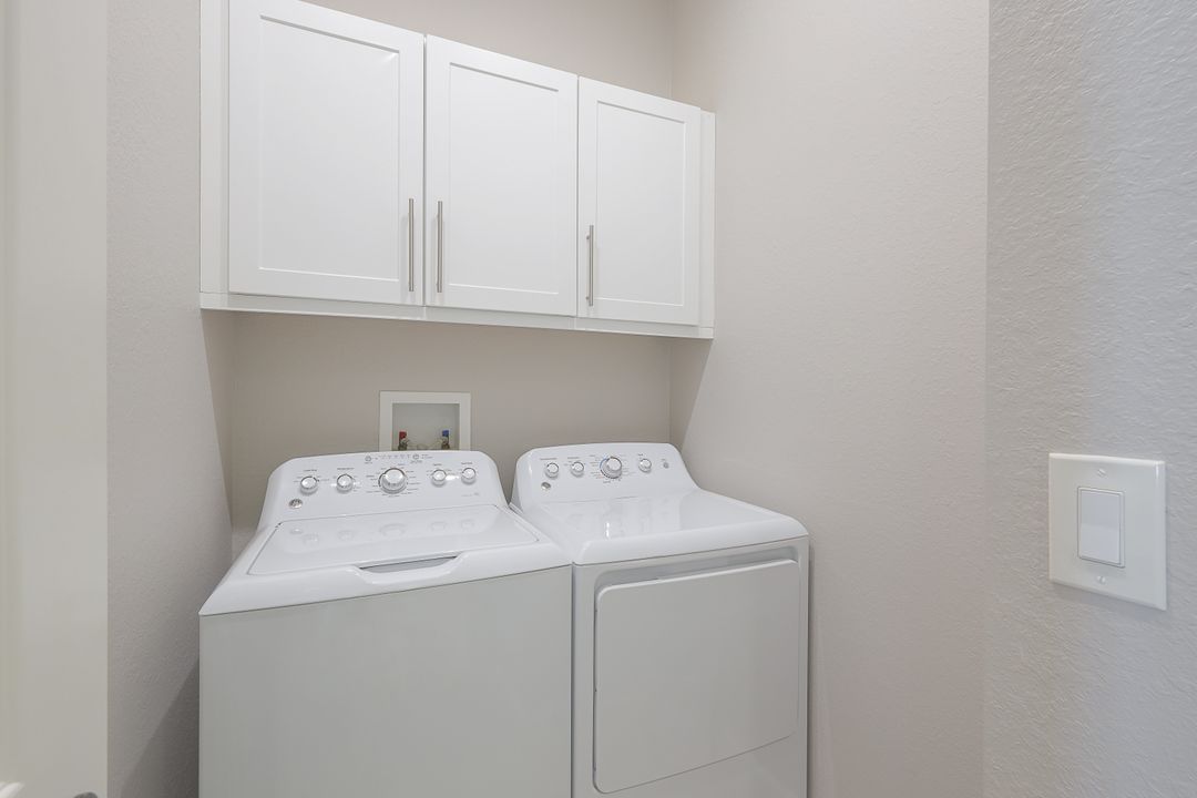 463 Tullamore Ln, Naples, FL 34110