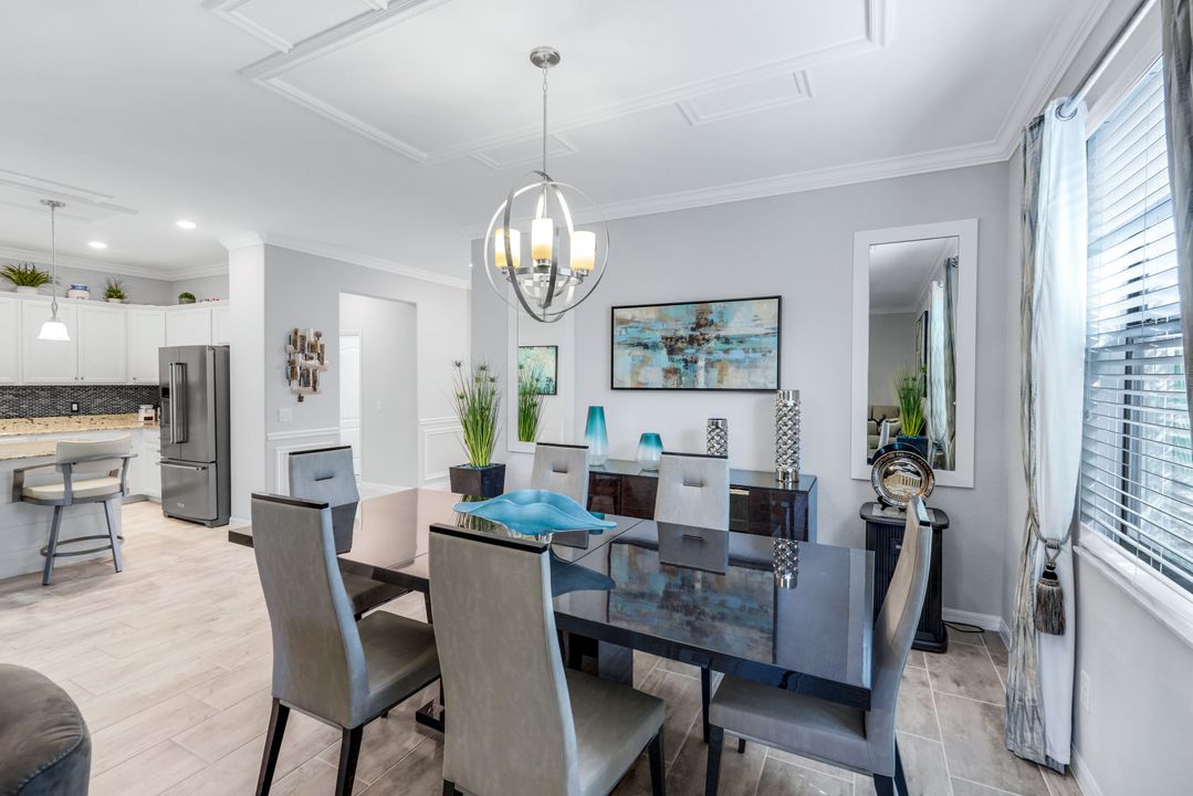 4244 Raffia Palm Cir, Naples, FL 34119