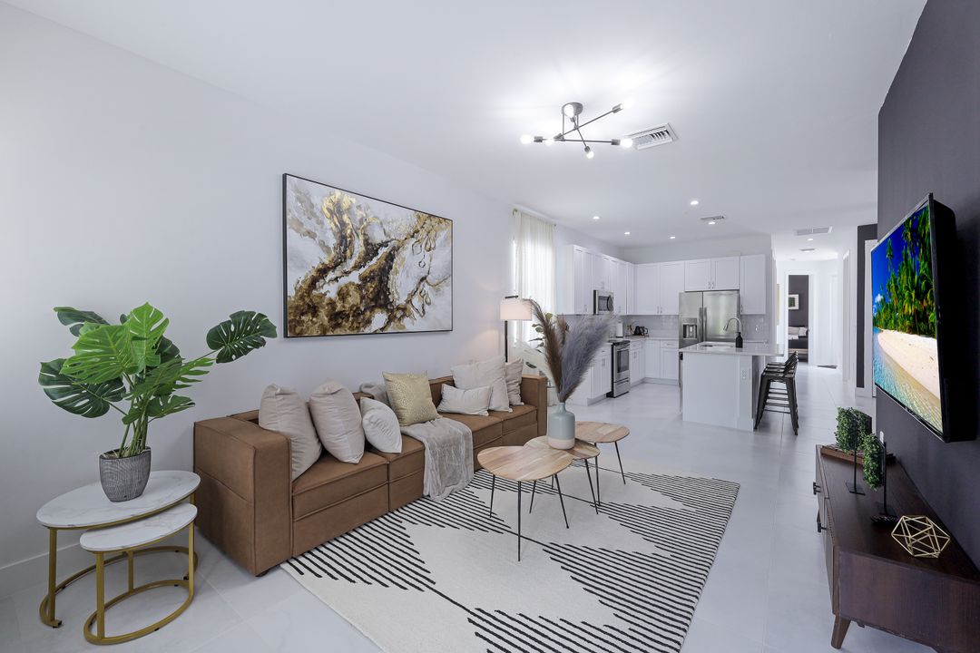 3040 Thomasson Dr, Naples, FL 34112
