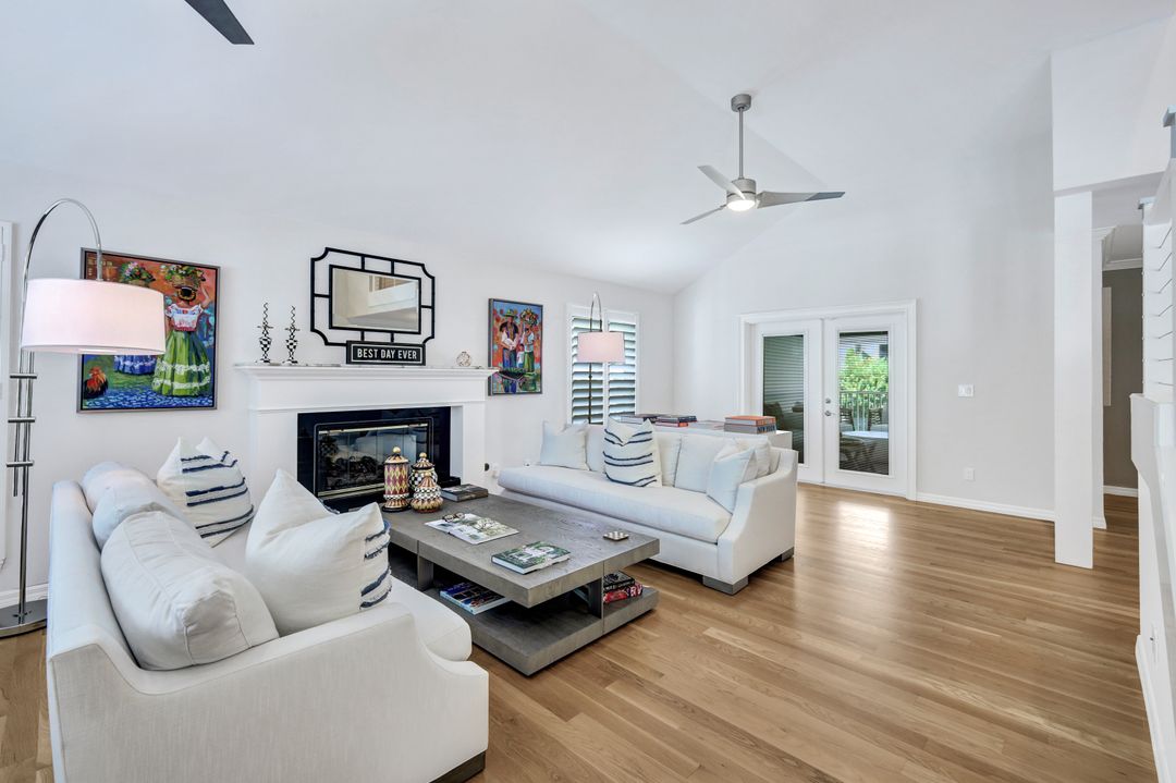 670 8th Ave S, Naples, FL 34102