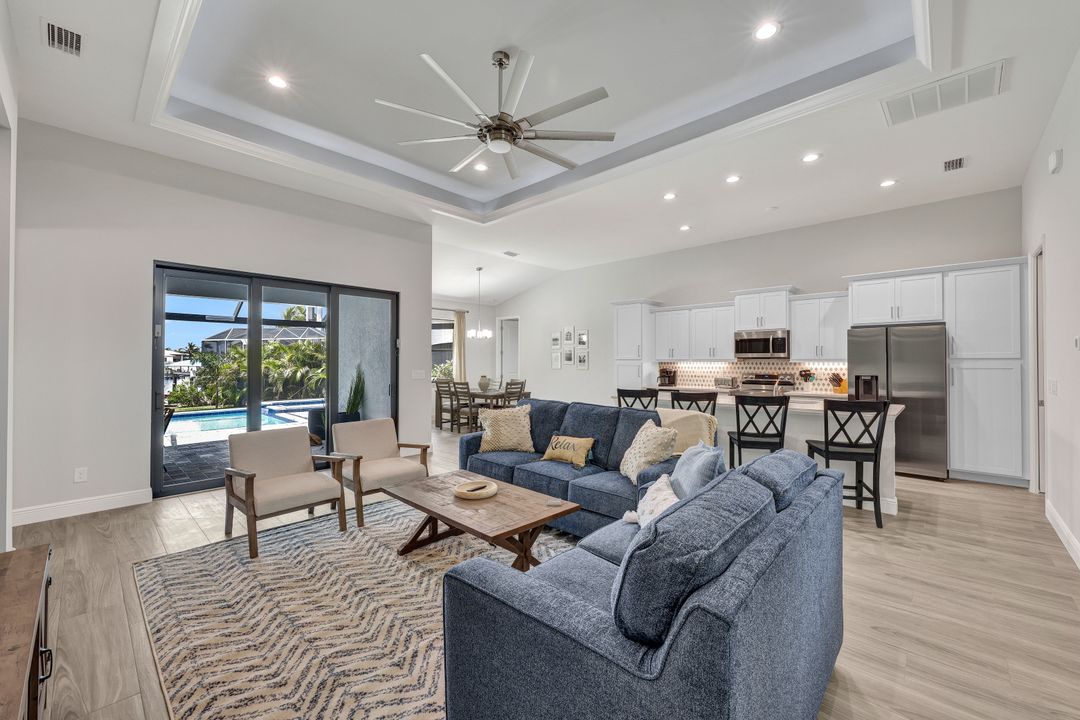 1617 El Dorado Pkwy W, Cape Coral, FL 33914